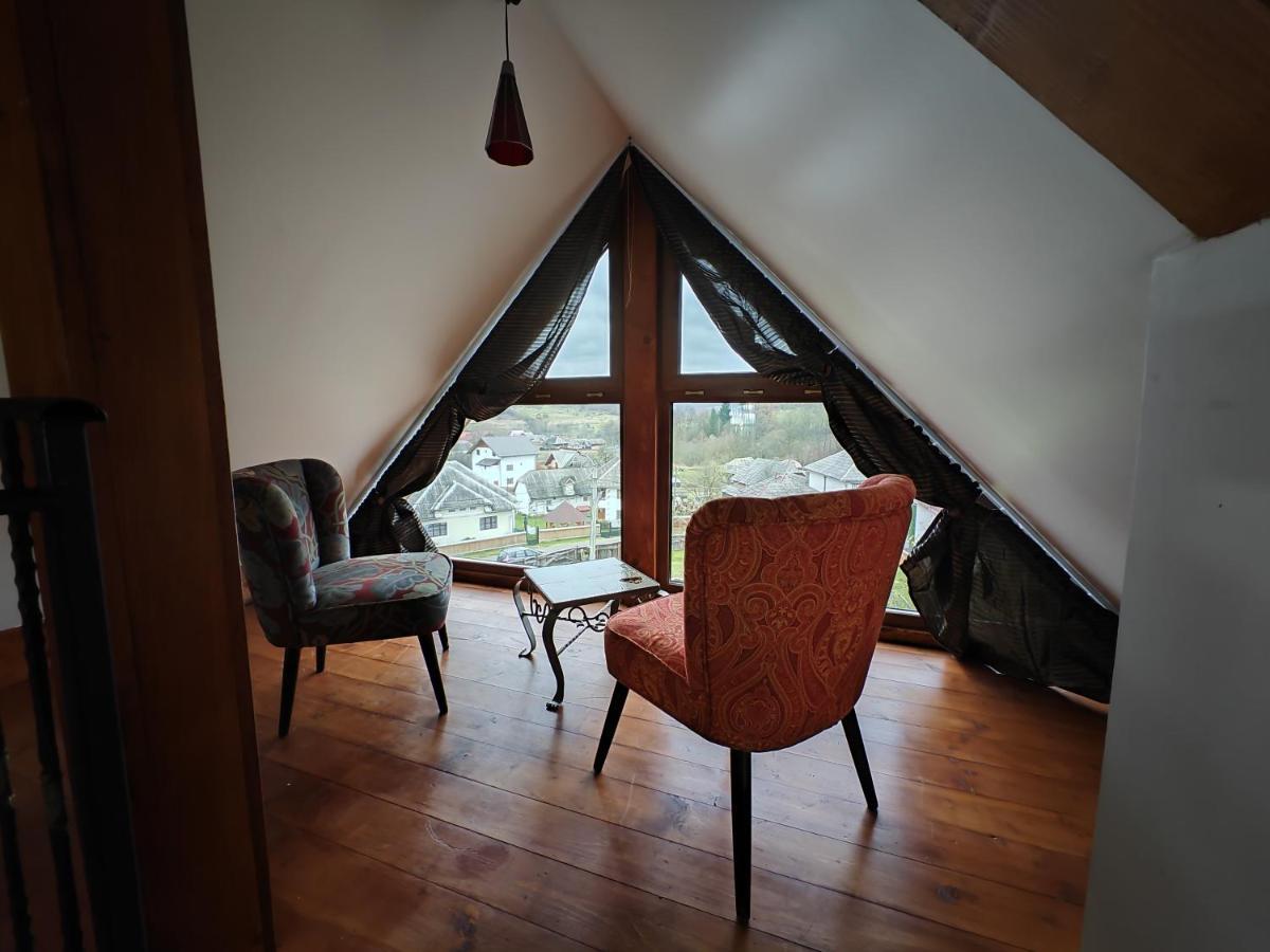 ホテル Casa Cu Magnolii ポイエニレ・イゼイ エクステリア 写真