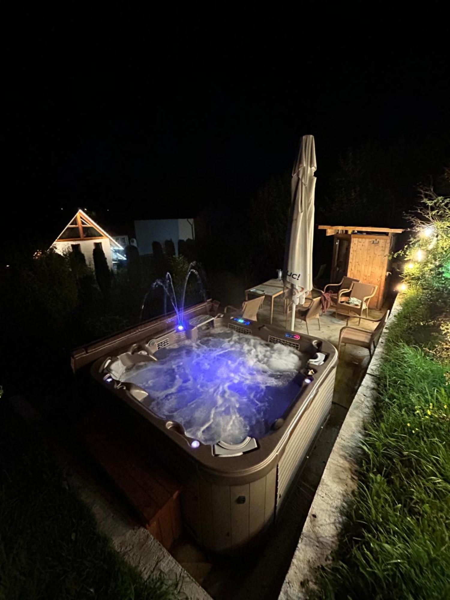 ホテル Casa Cu Magnolii ポイエニレ・イゼイ エクステリア 写真