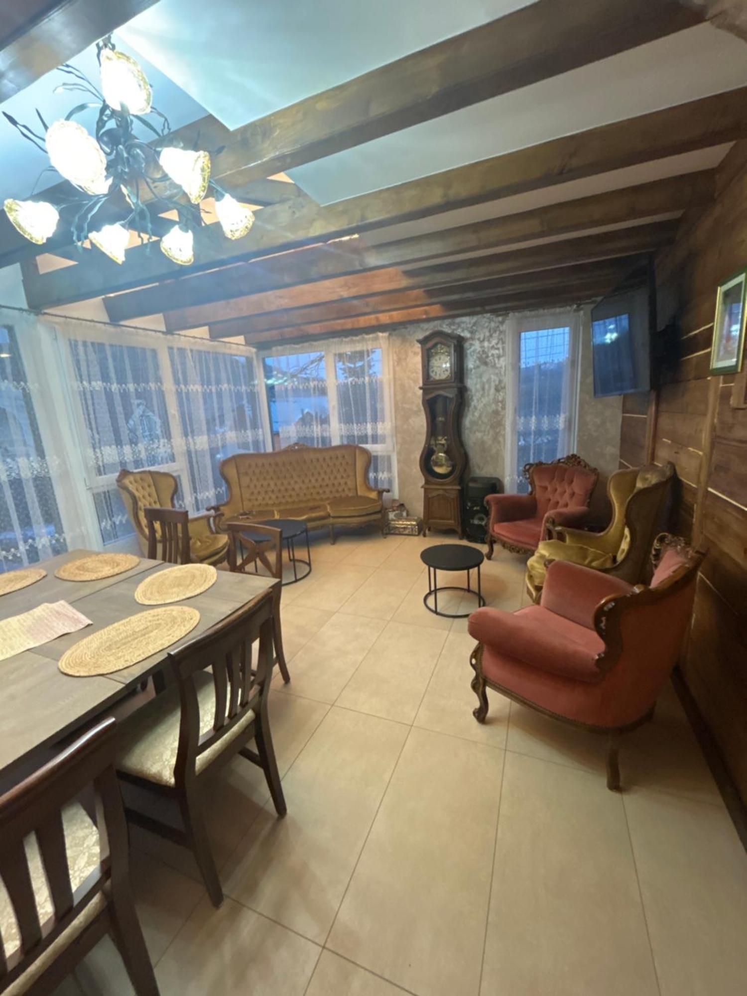 ホテル Casa Cu Magnolii ポイエニレ・イゼイ エクステリア 写真